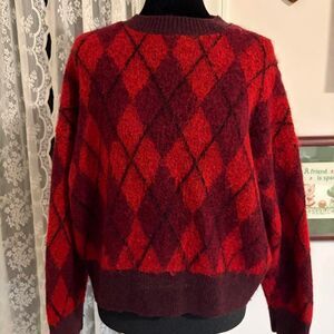 downtown girl Red and burgundy argyle sweater size M